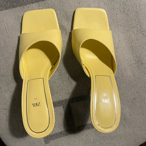 Zara yellow slip on heels - Picture 3 of 5